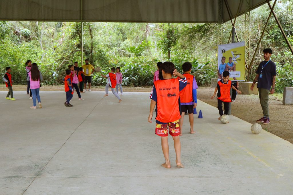 Projeto social alia futebol, cidadania e educação ambiental para crianças de Morretes