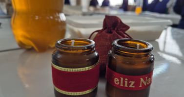 Aprenda a fazer velas de Natal com óleo de cozinha usado